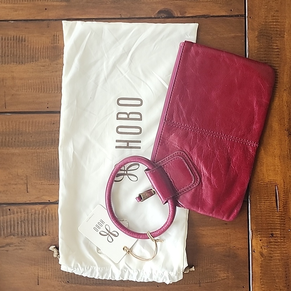 Hobo Sable wristlet in Ruby